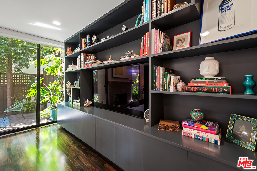 1327 Havenhurst Dr Unit: 8