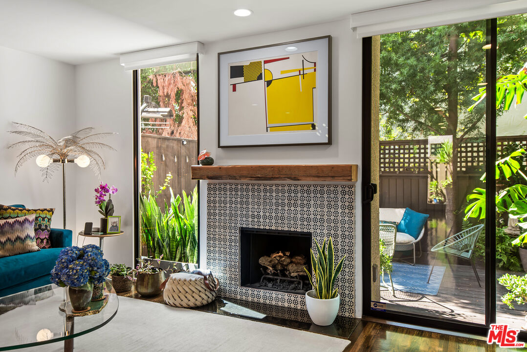 1327 Havenhurst Dr Unit: 8