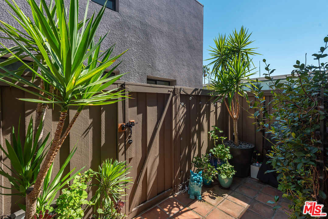 1327 Havenhurst Dr Unit: 8