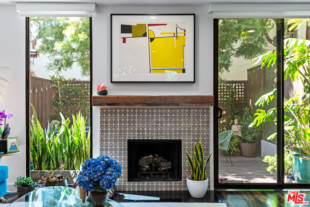 1327 Havenhurst Dr Unit: 8