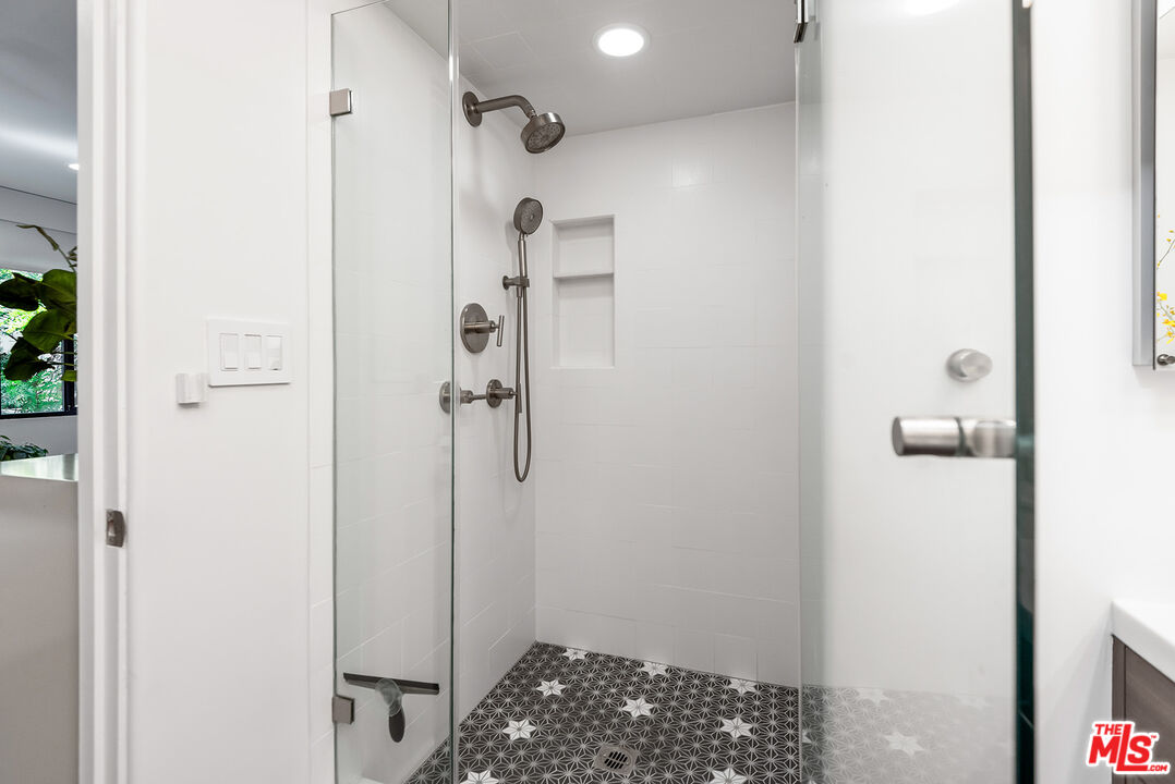 1327 Havenhurst Dr Unit: 8