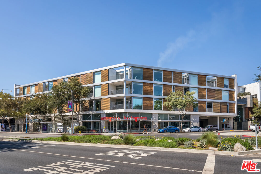 901 Hancock Ave Unit: 206