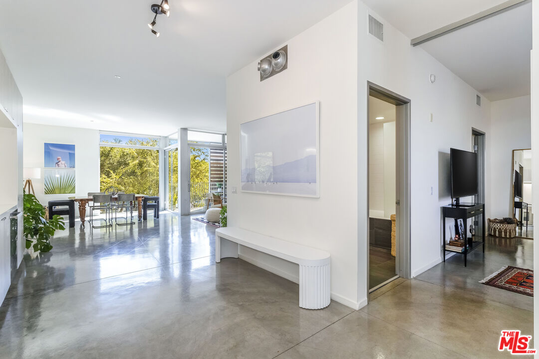 901 Hancock Ave Unit: 206