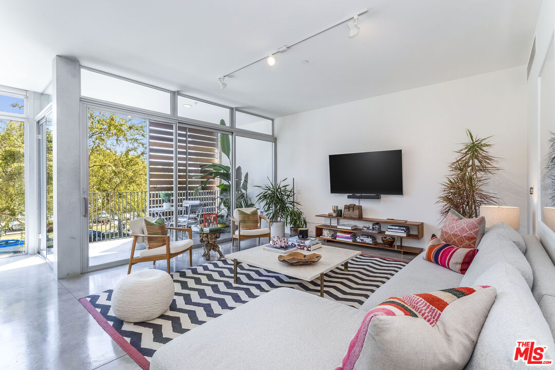 901 Hancock Ave Unit: 206