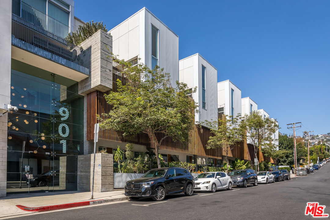 901 Hancock Ave Unit: 206