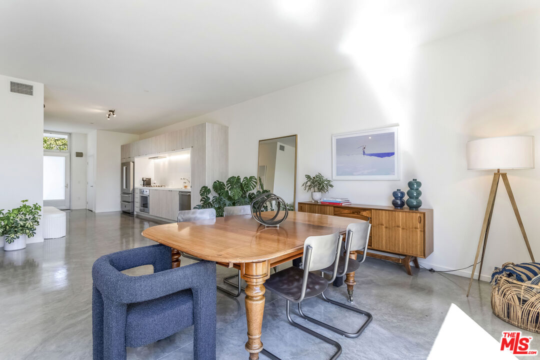 901 Hancock Ave Unit: 206