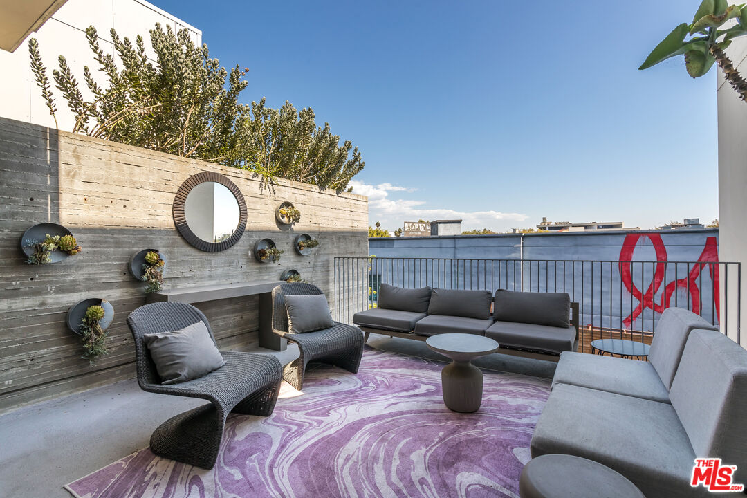 901 Hancock Ave Unit: 206