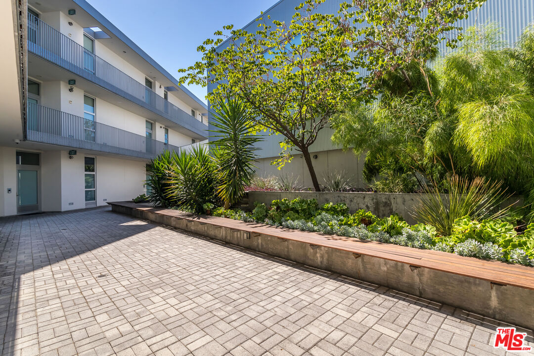 901 Hancock Ave Unit: 206