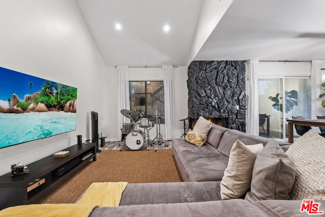 15050 Sherman Way Unit: 140