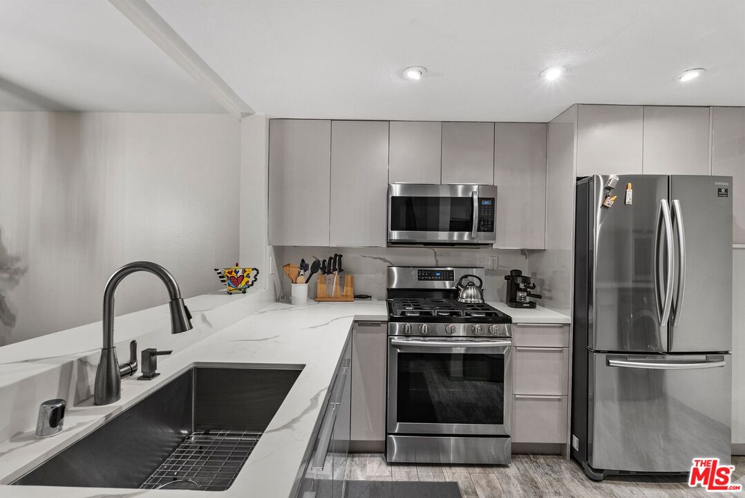 15050 Sherman Way Unit: 140