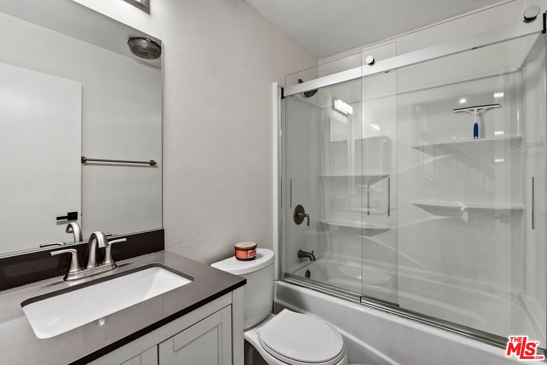 15050 Sherman Way Unit: 140