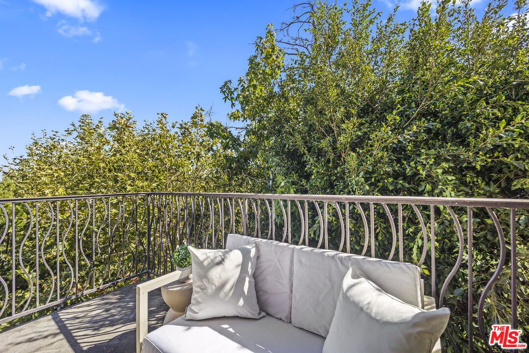 3401 S Bentley Ave Unit: PH401