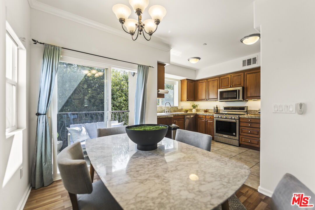 3401 S Bentley Ave Unit: PH401