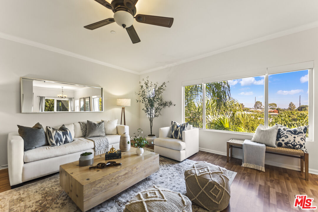 3401 S Bentley Ave Unit: PH401