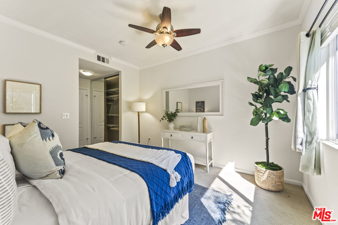 3401 S Bentley Ave Unit: PH401