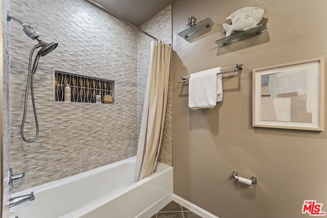 3401 S Bentley Ave Unit: PH401