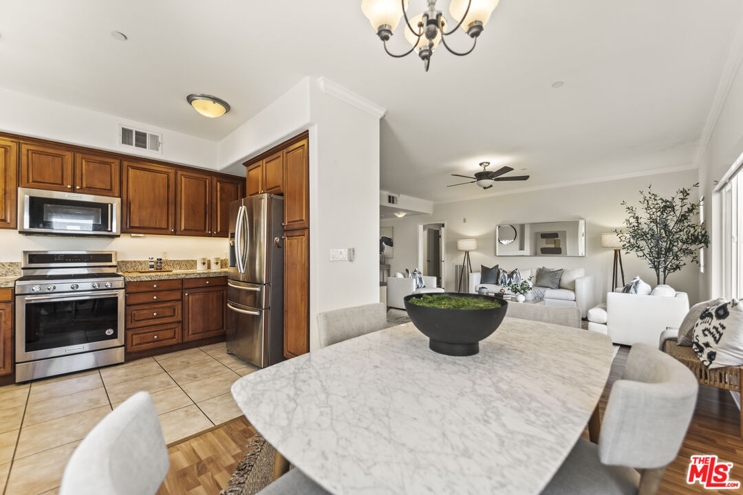 3401 S Bentley Ave Unit: PH401