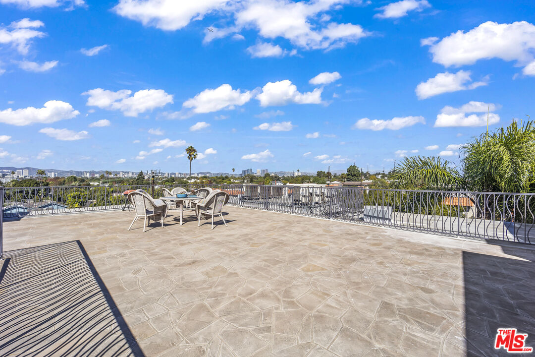 3401 S Bentley Ave Unit: PH401