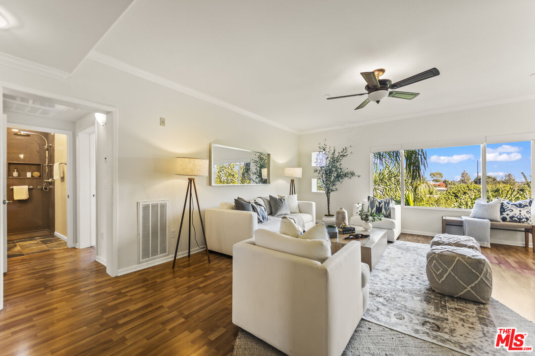 3401 S Bentley Ave Unit: PH401