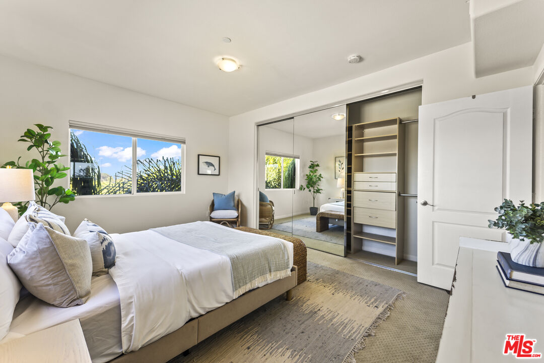 3401 S Bentley Ave Unit: PH401