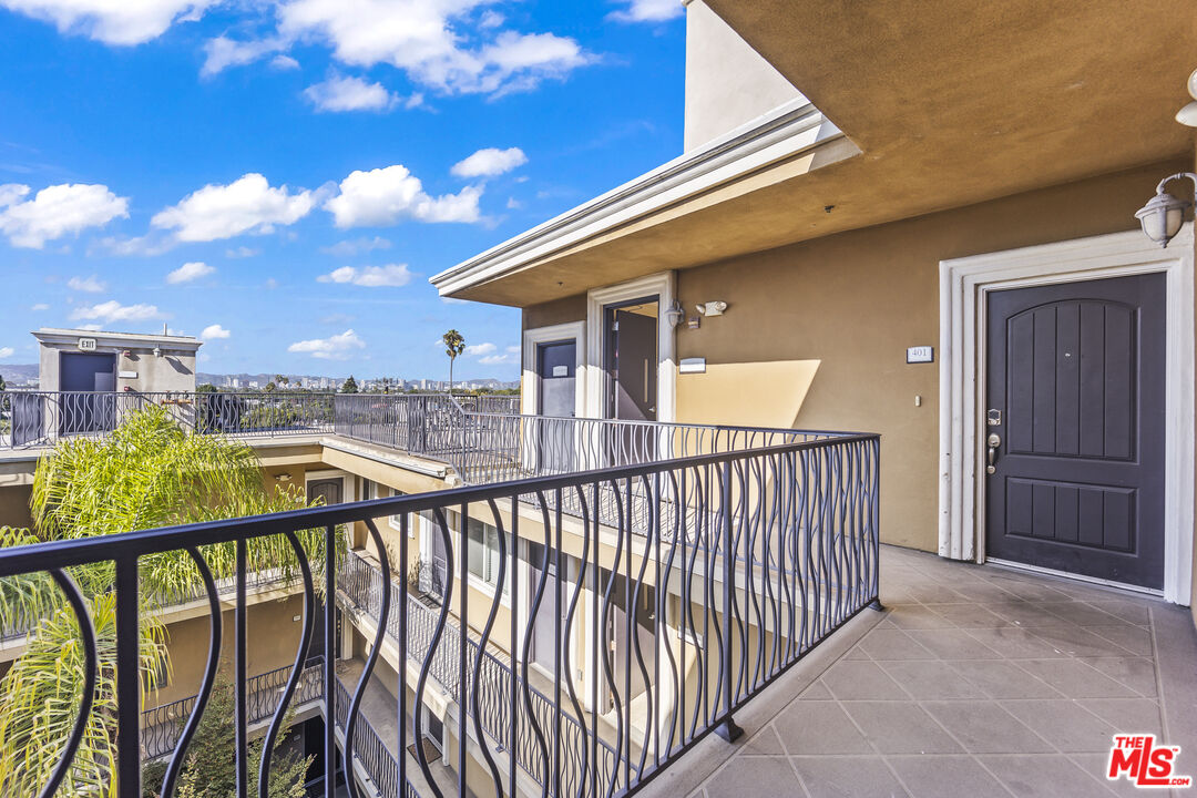 3401 S Bentley Ave Unit: PH401