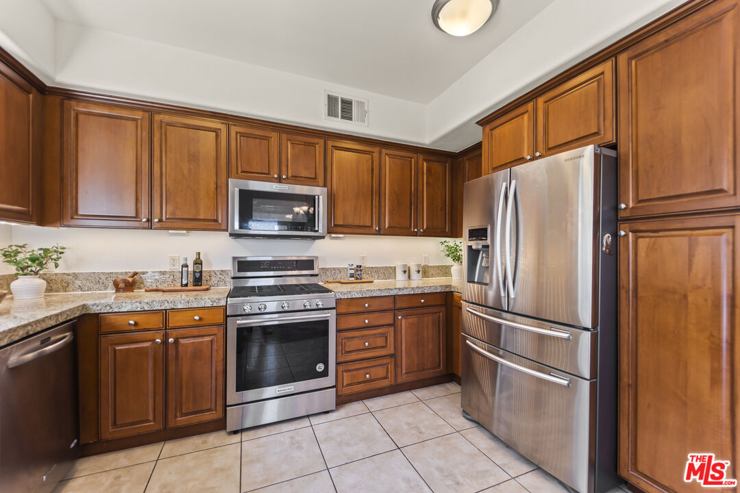 3401 S Bentley Ave Unit: PH401