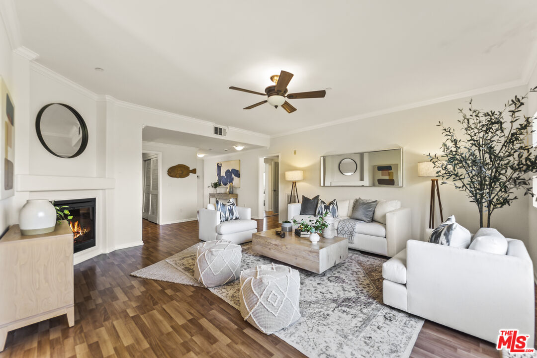 3401 S Bentley Ave Unit: PH401