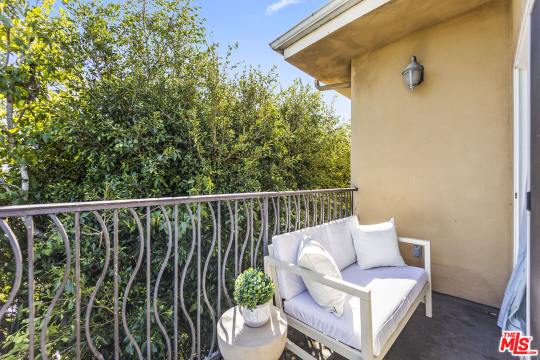 3401 S Bentley Ave Unit: PH401