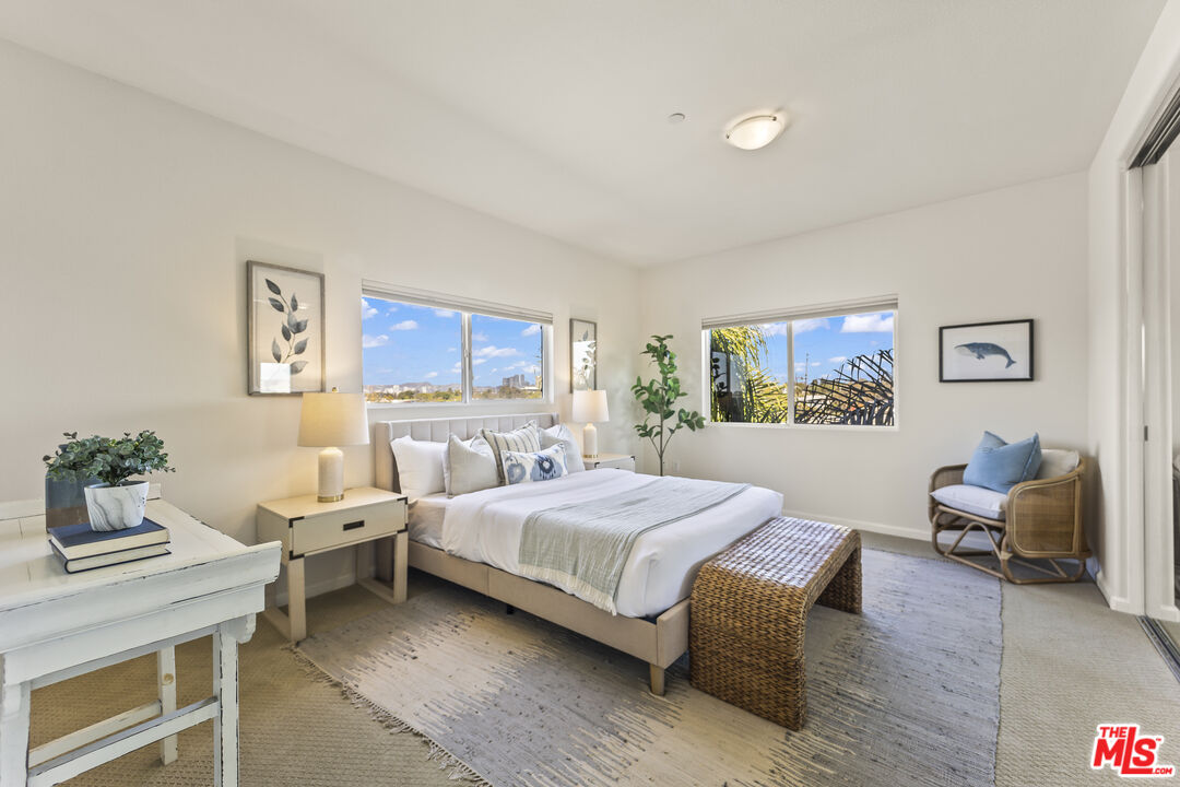 3401 S Bentley Ave Unit: PH401