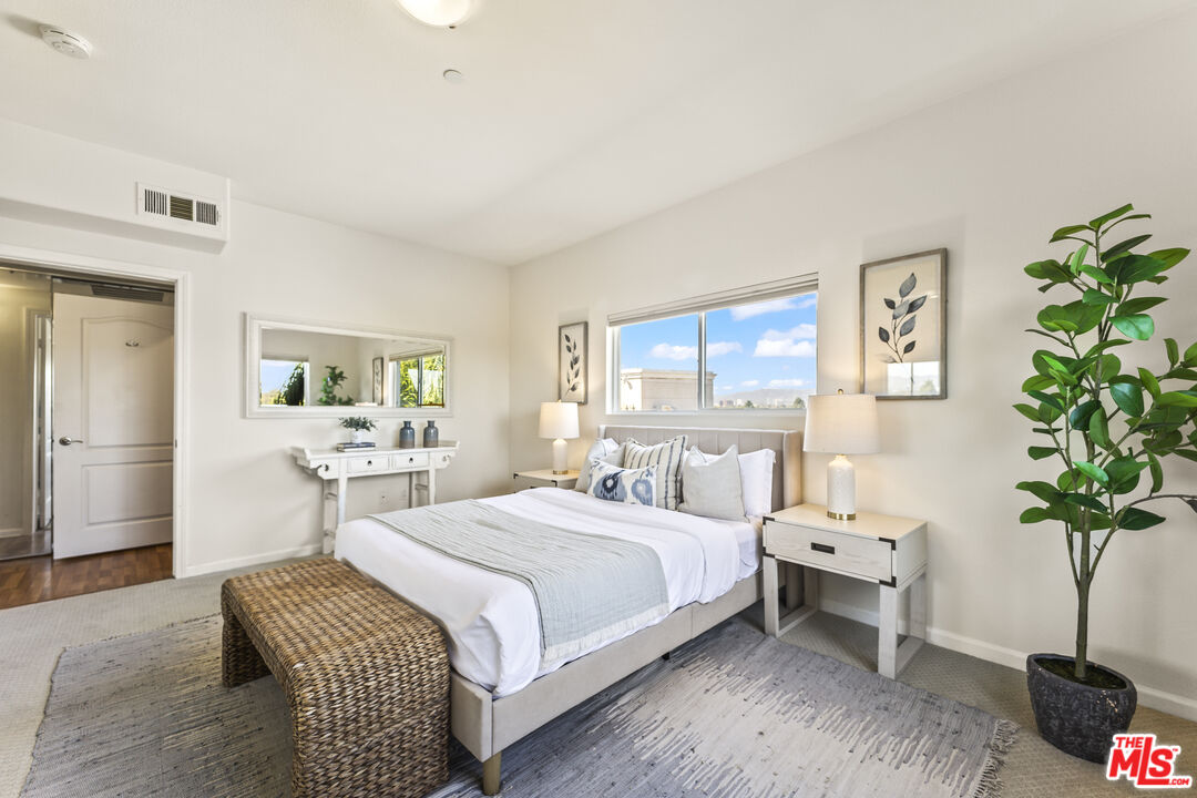 3401 S Bentley Ave Unit: PH401