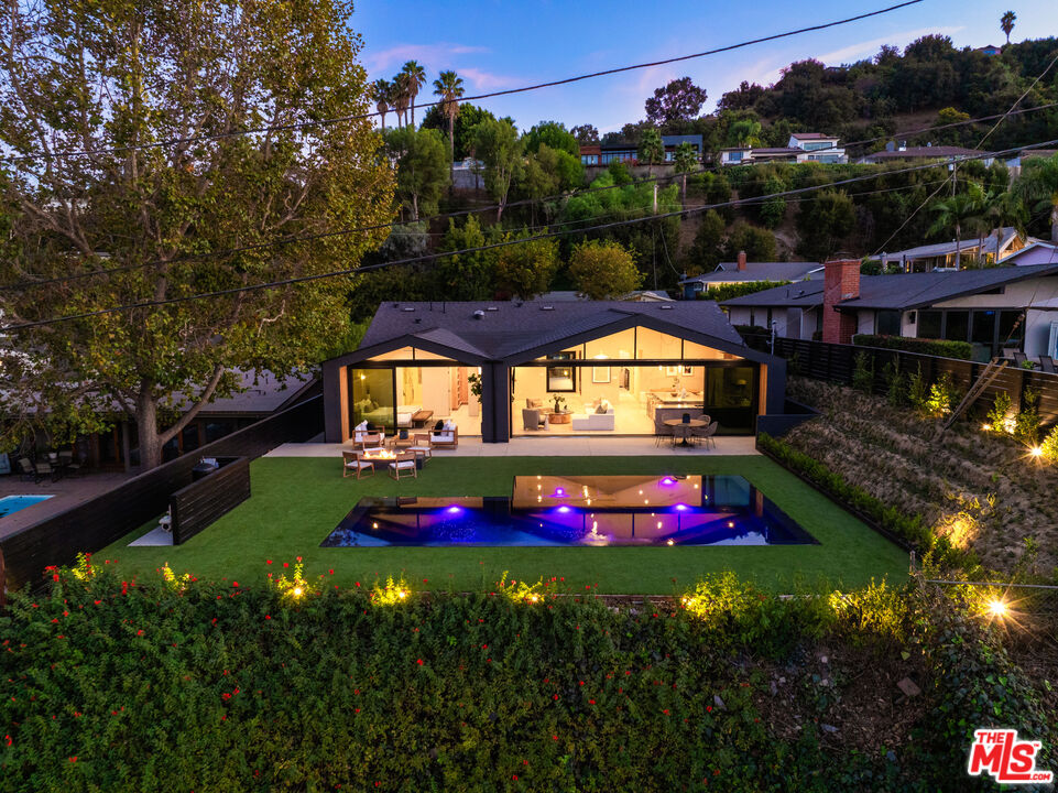 3647 Willowcrest Ave