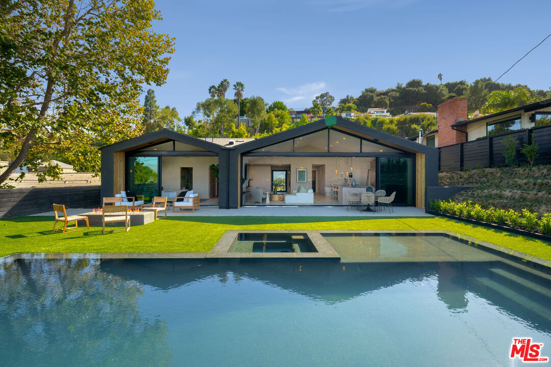 3647 Willowcrest Ave