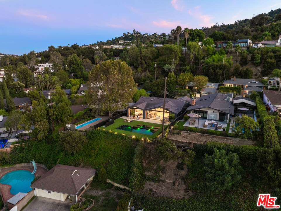 3647 Willowcrest Ave