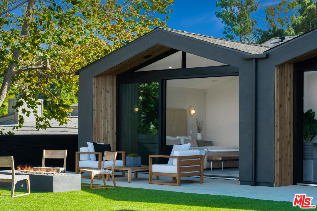 3647 Willowcrest Ave