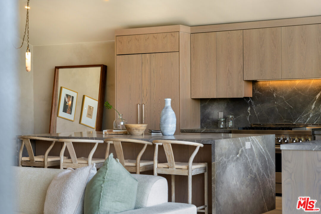 3647 Willowcrest Ave