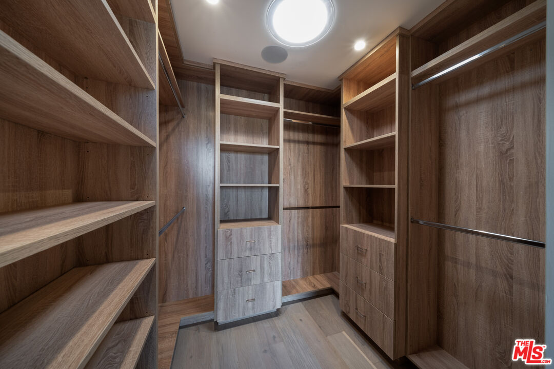 3647 Willowcrest Ave