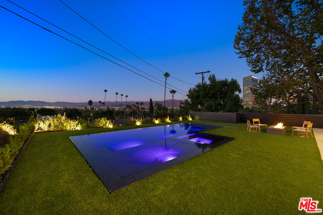 3647 Willowcrest Ave