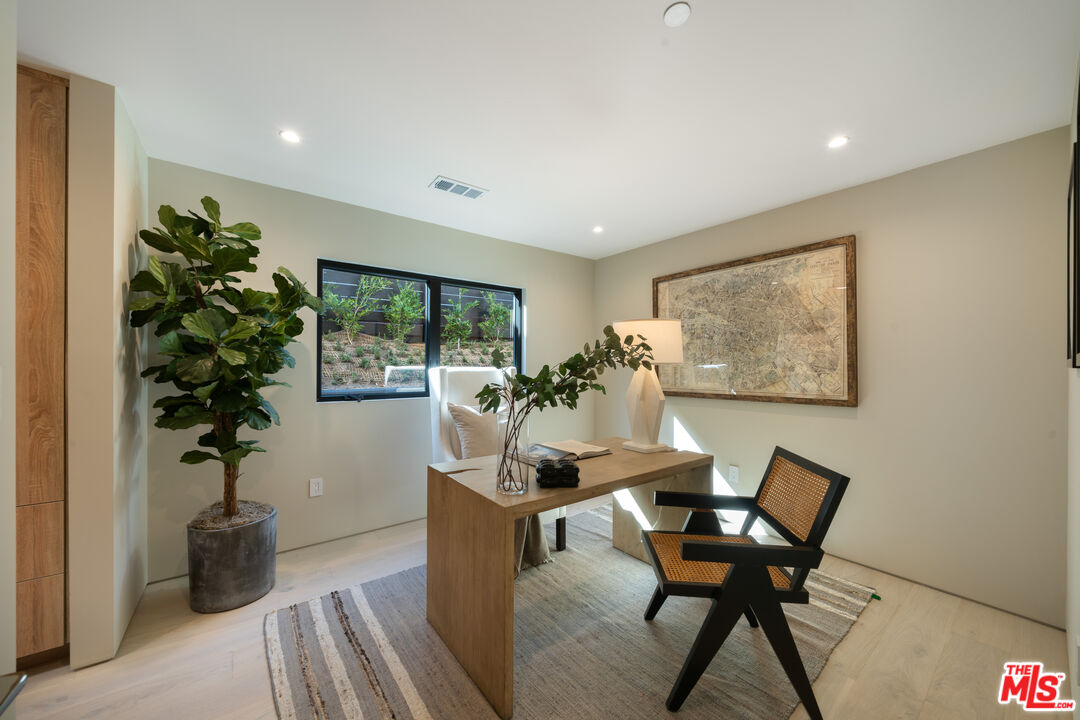 3647 Willowcrest Ave