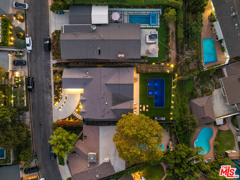 3647 Willowcrest Ave