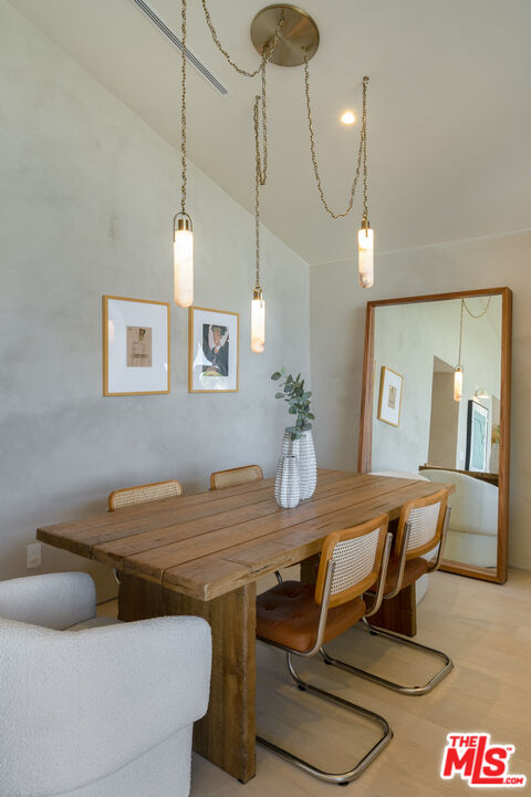 3647 Willowcrest Ave