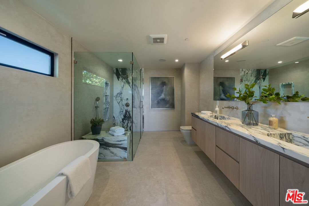 3647 Willowcrest Ave