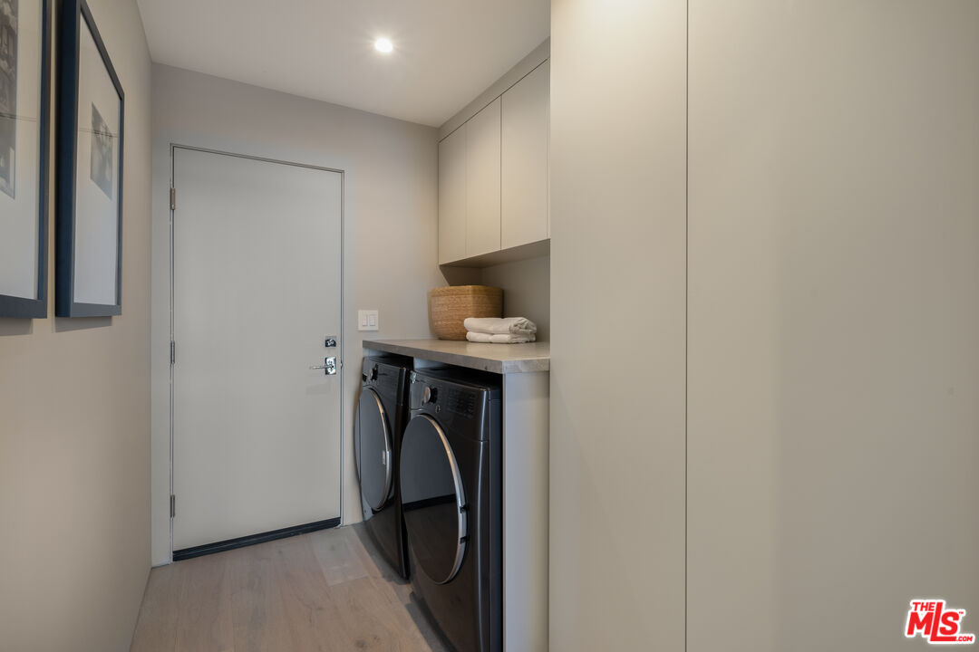 3647 Willowcrest Ave