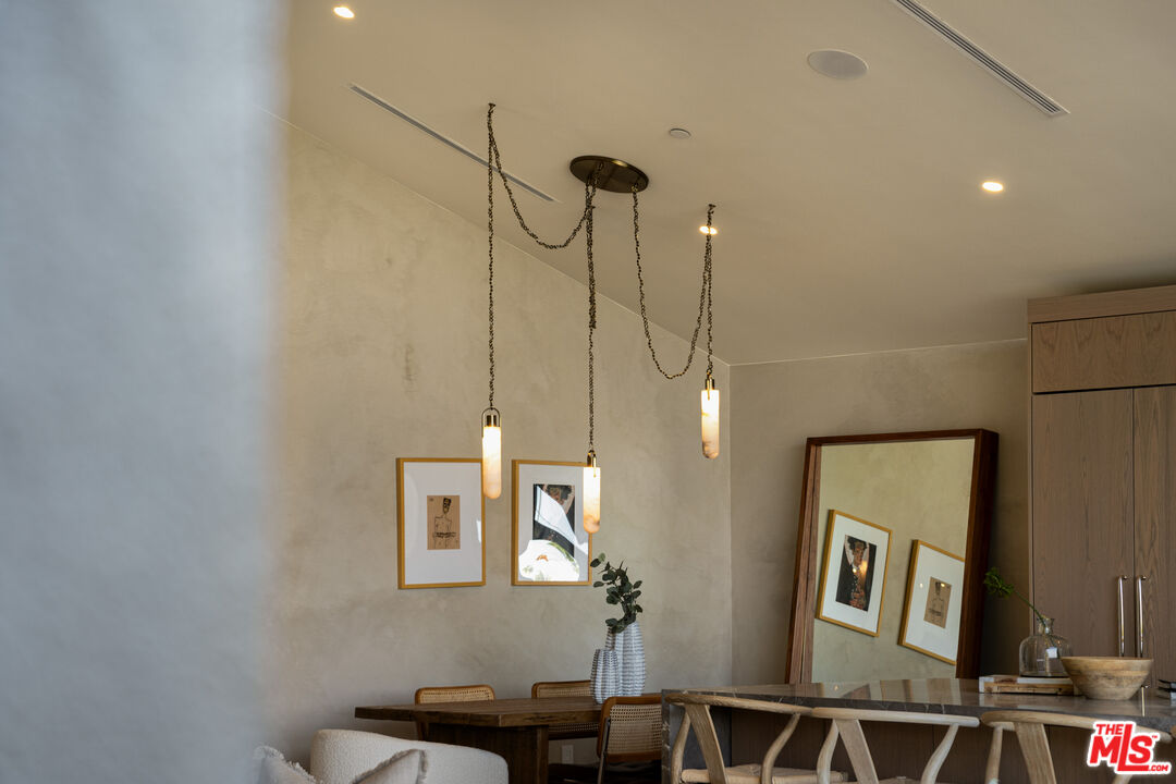 3647 Willowcrest Ave