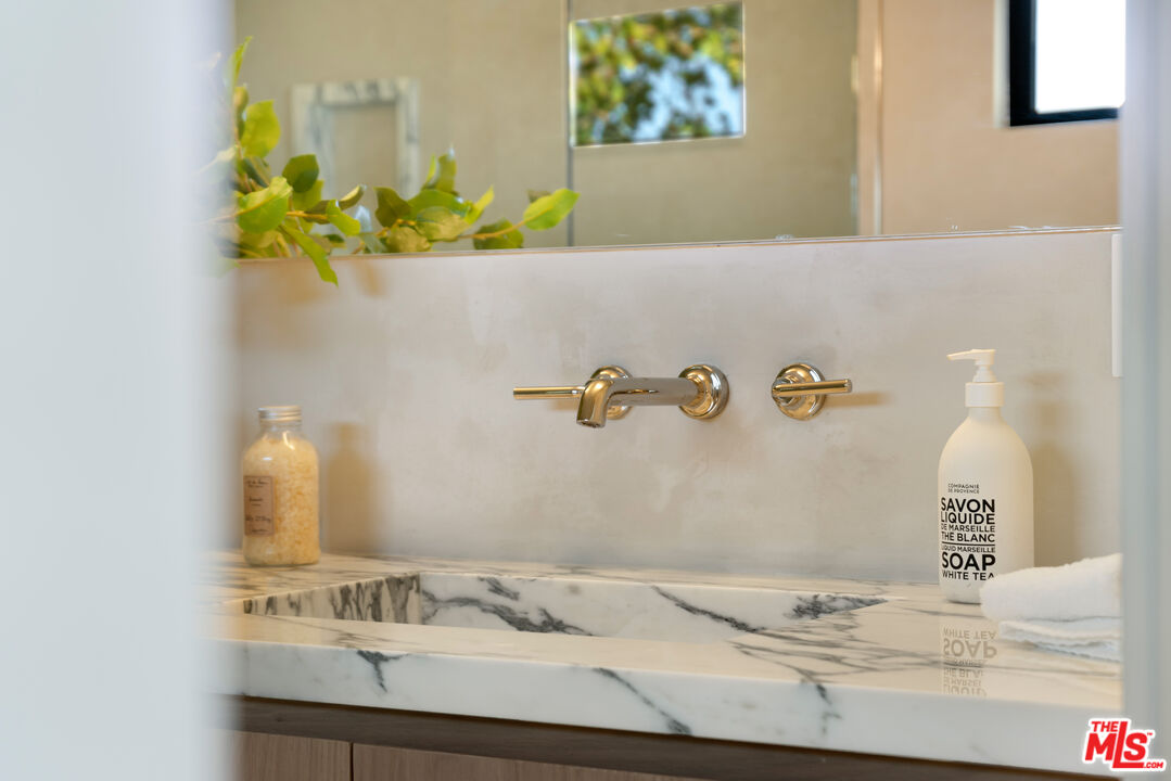 3647 Willowcrest Ave