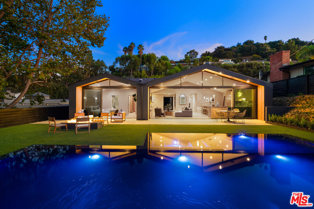 3647 Willowcrest Ave