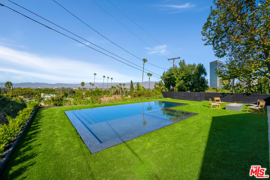 3647 Willowcrest Ave