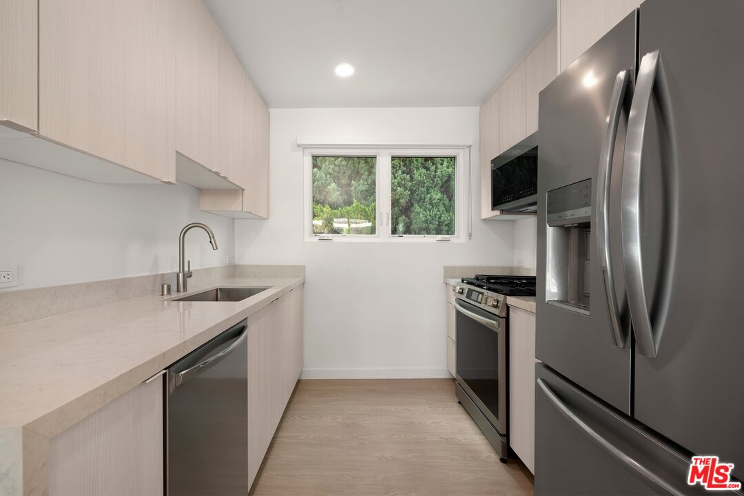 847 S Sherbourne Dr Unit: 2