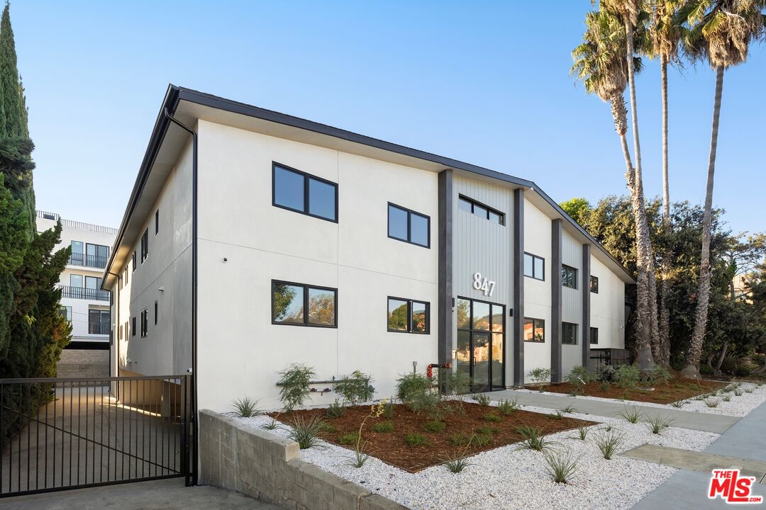 847 S Sherbourne Dr Unit: 2