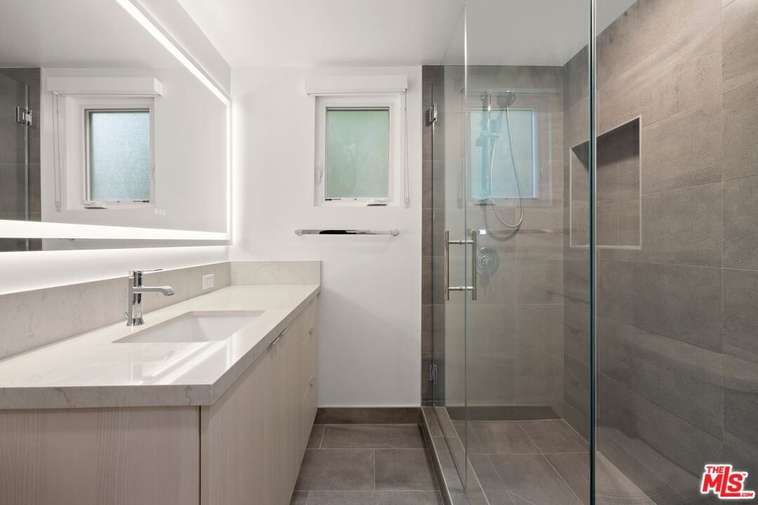 847 S Sherbourne Dr Unit: 2