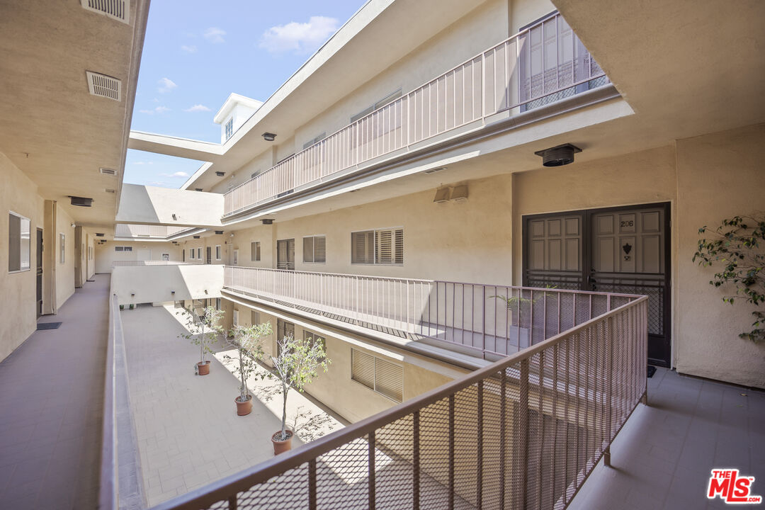 1818 Pelham Ave Unit: 205